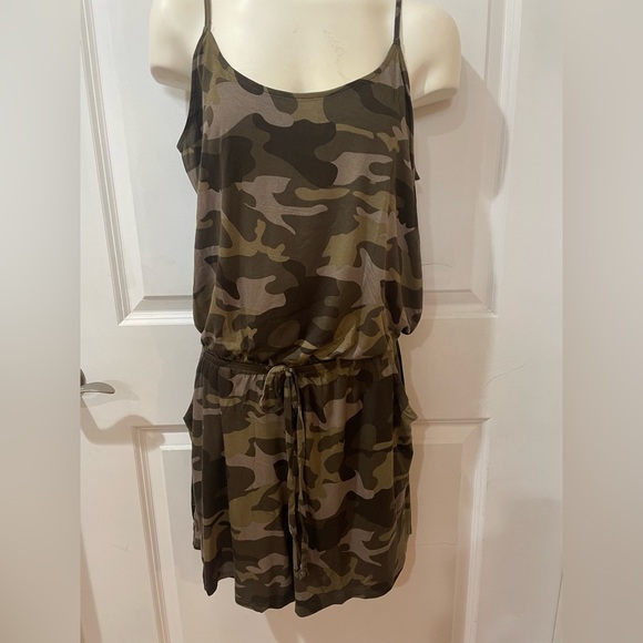 Spaghetti strap Camo print romper - Picture 1 of 4